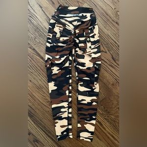 Mini Beast camo pocket athletic leggings